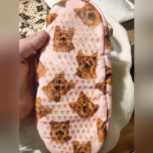 Comfies Slippers 2 pairs - Picture 10 of 12